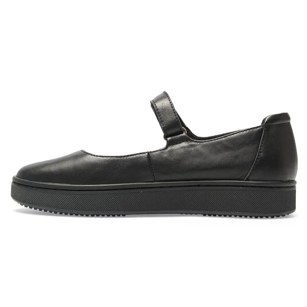 Albany Flat in Black On Black Leather