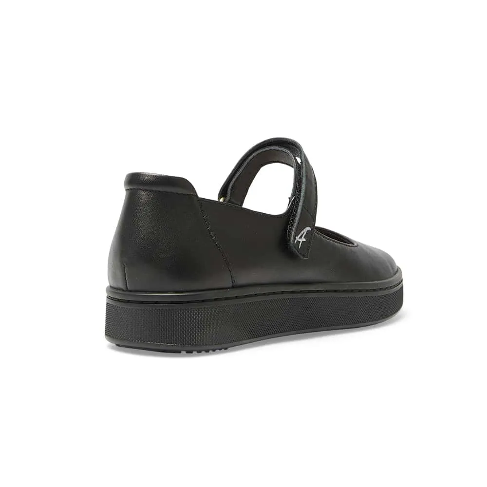 Albany Flat in Black On Black Leather
