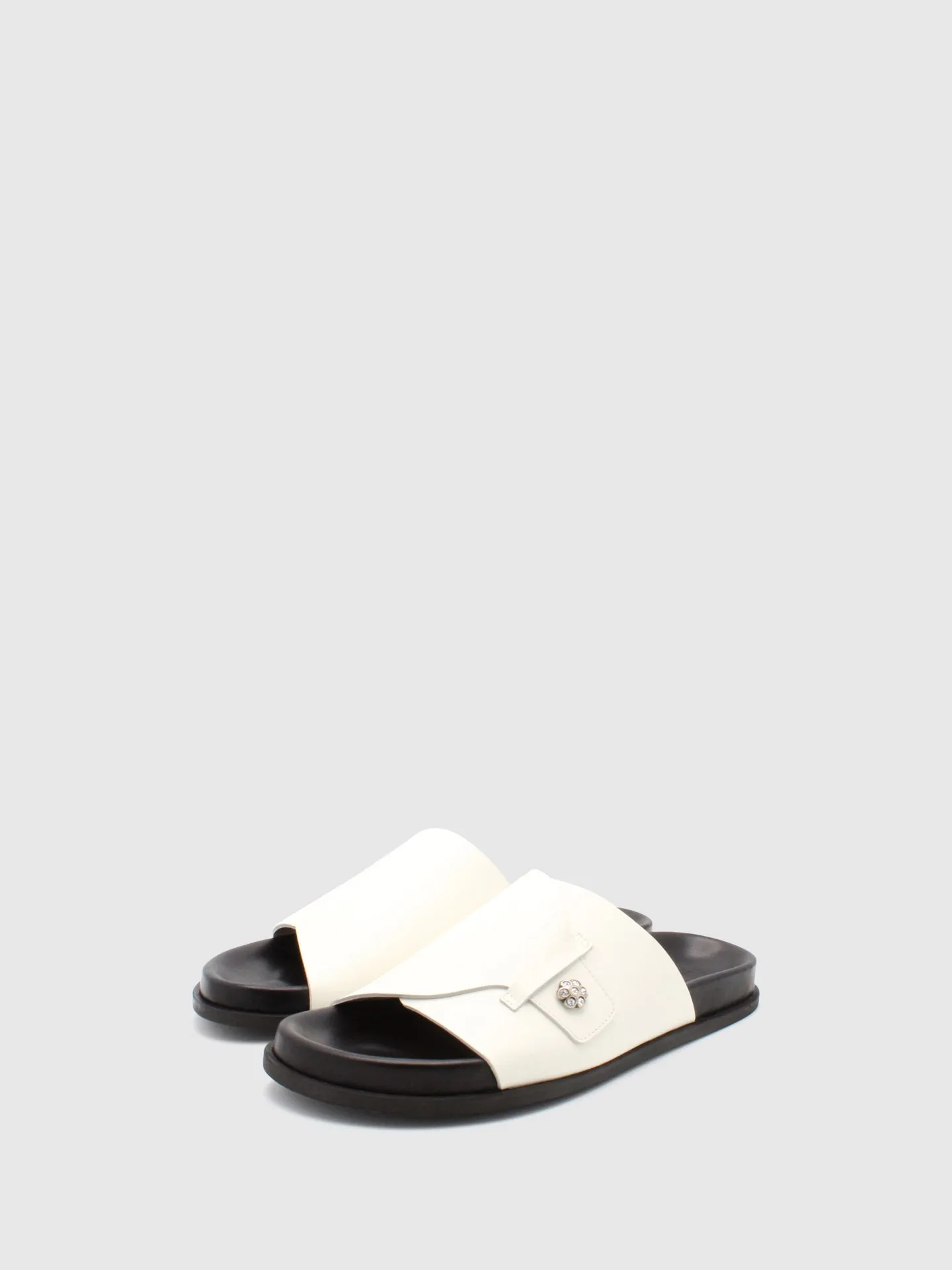 Buckle Mules Camlia White/Black