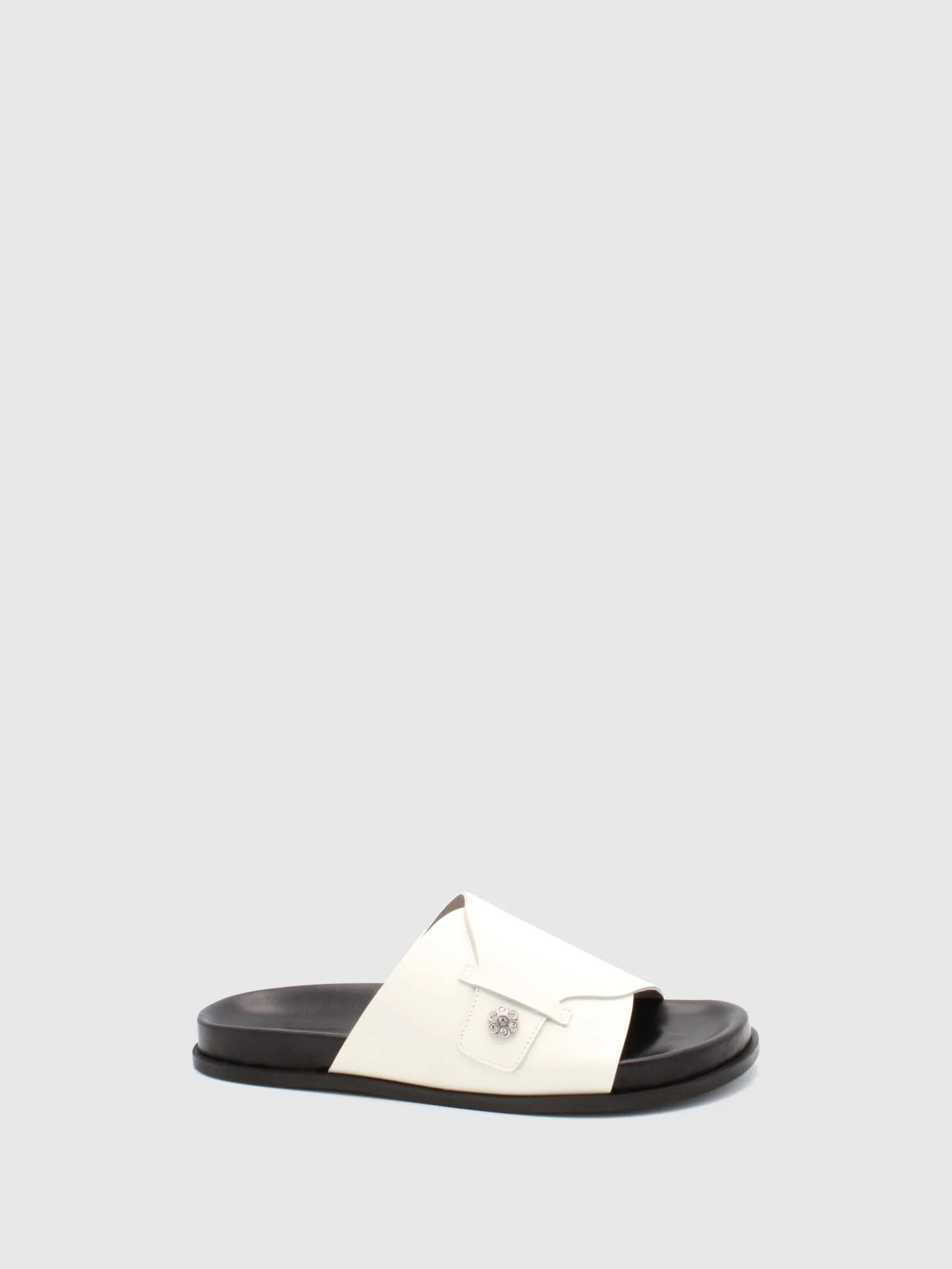Buckle Mules Camlia White/Black