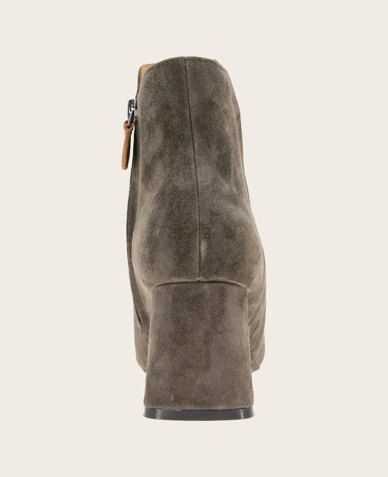 GENTLE SOULS - Danbury Suede Double Gore Heel Boot