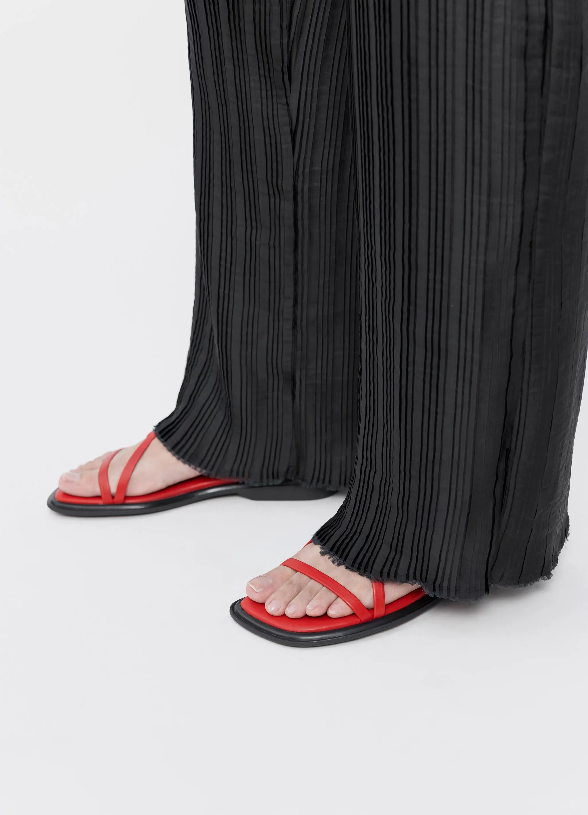 IZZY CRISS CROSS SANDAL