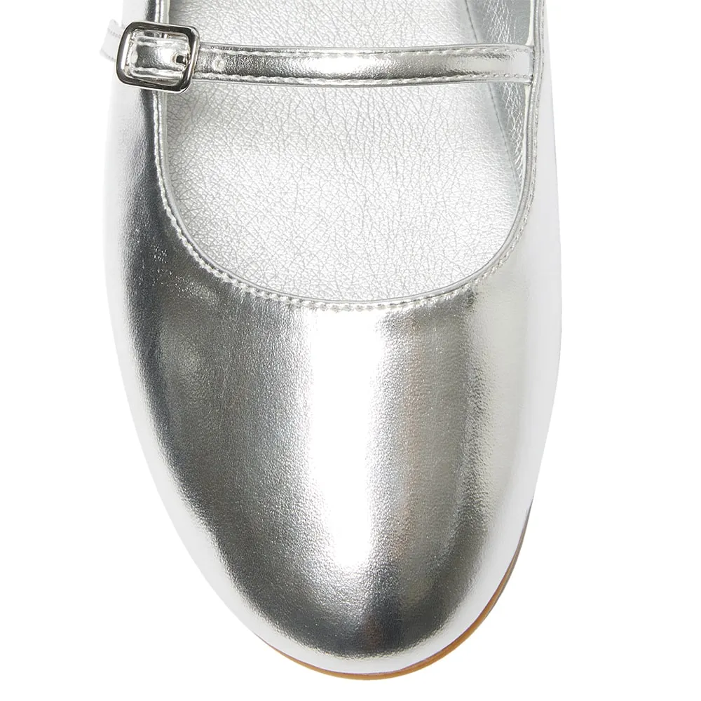 Leah Flat in Silver Metallic