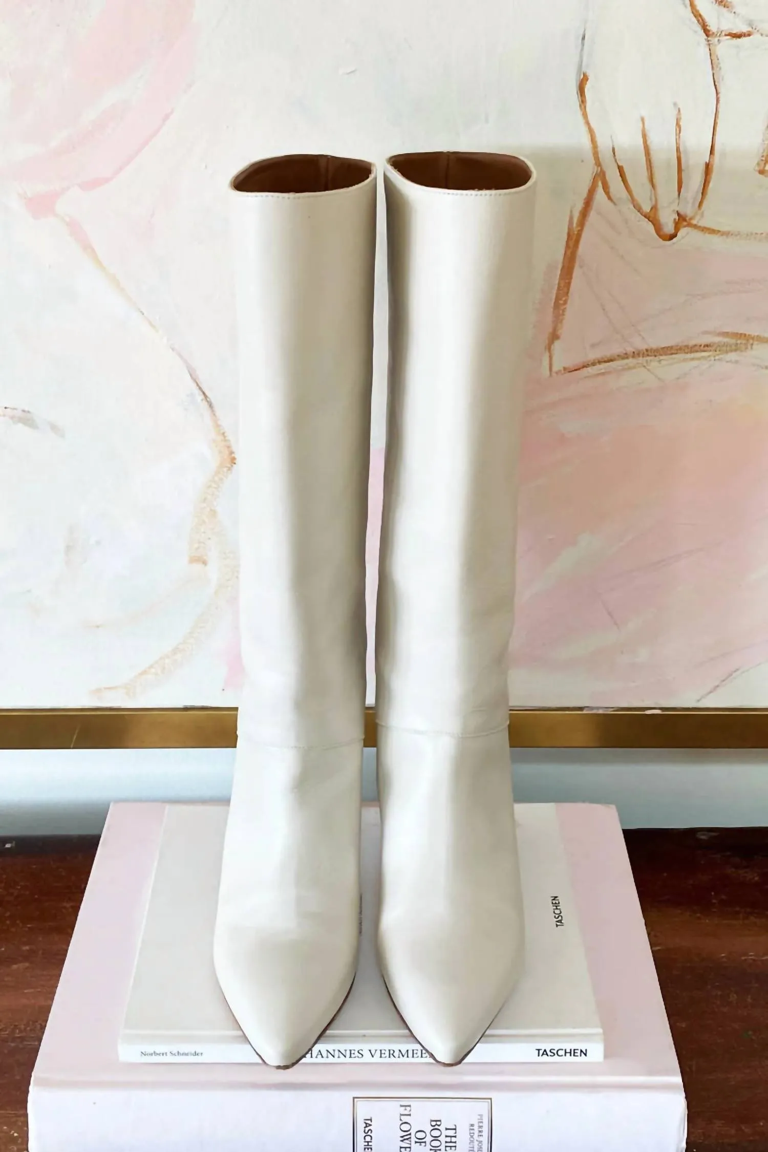 Lou Walking Boot In White