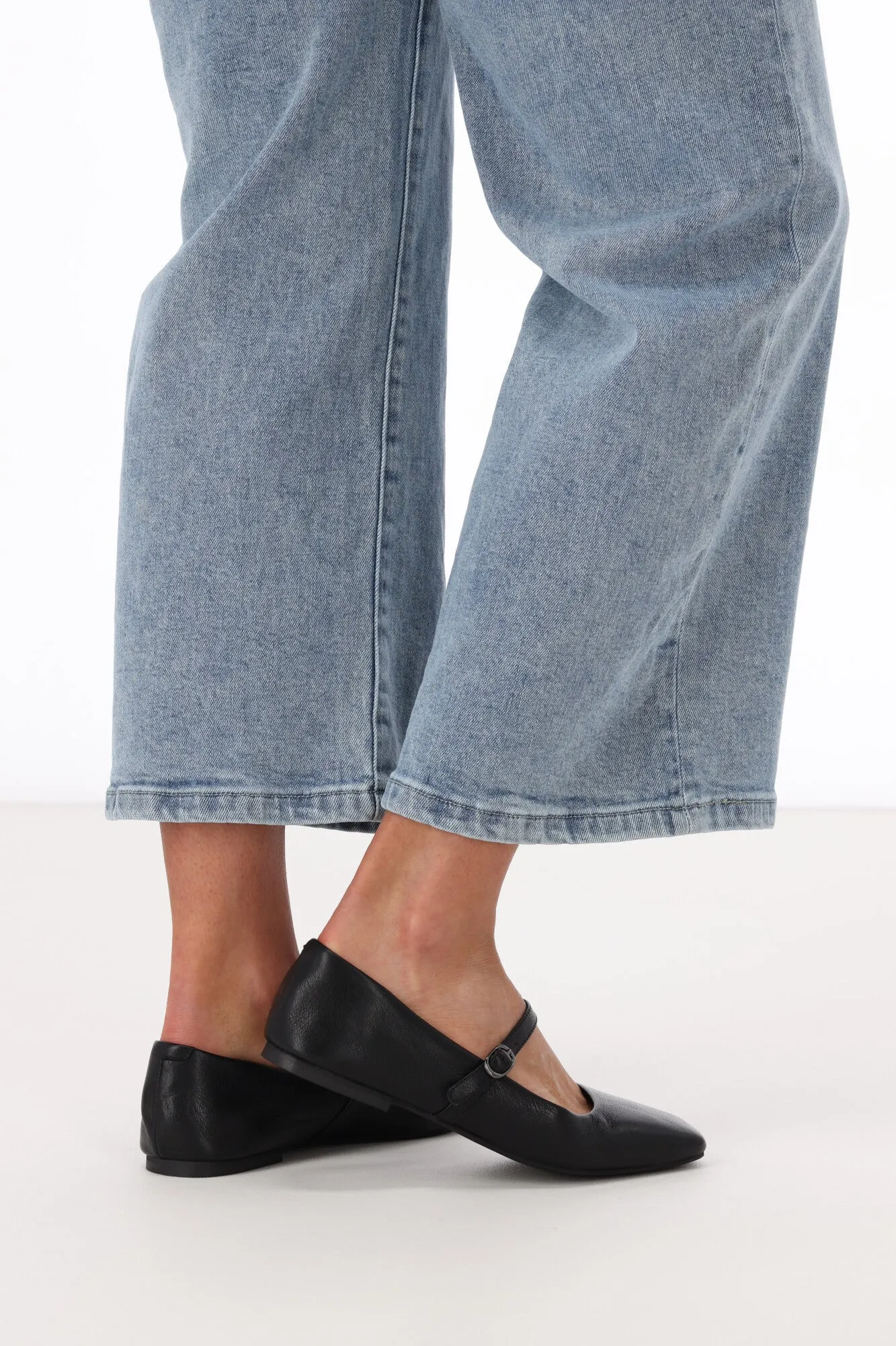 Mollini Tokena Black Leather Flats