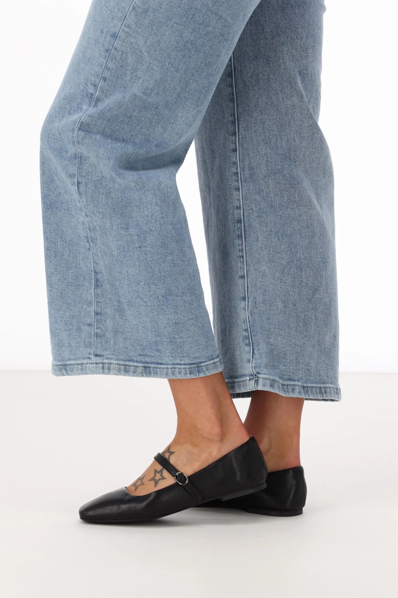 Mollini Tokena Black Leather Flats
