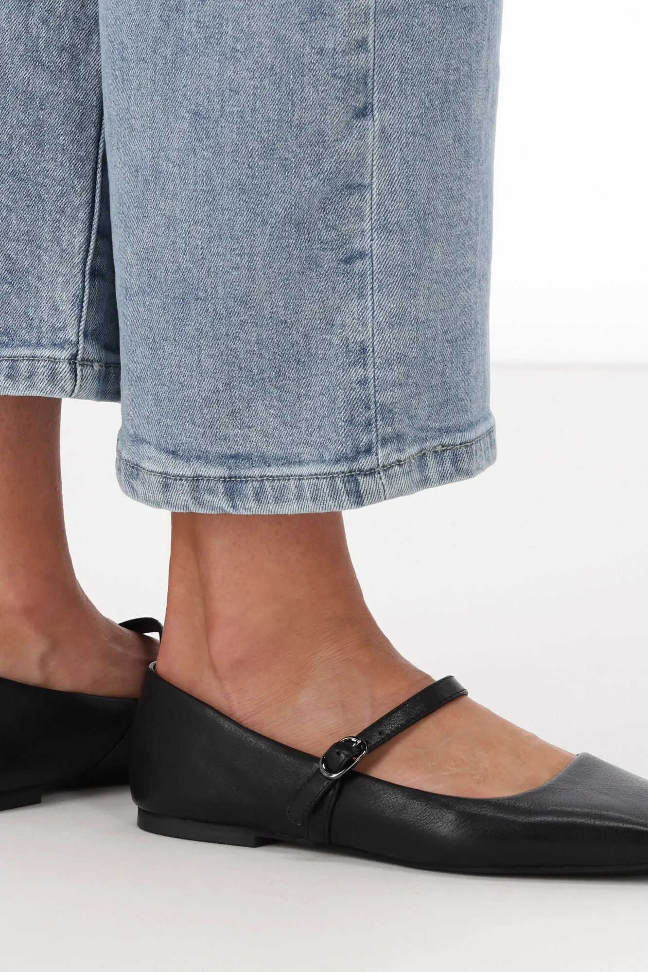 Mollini Tokena Black Leather Flats
