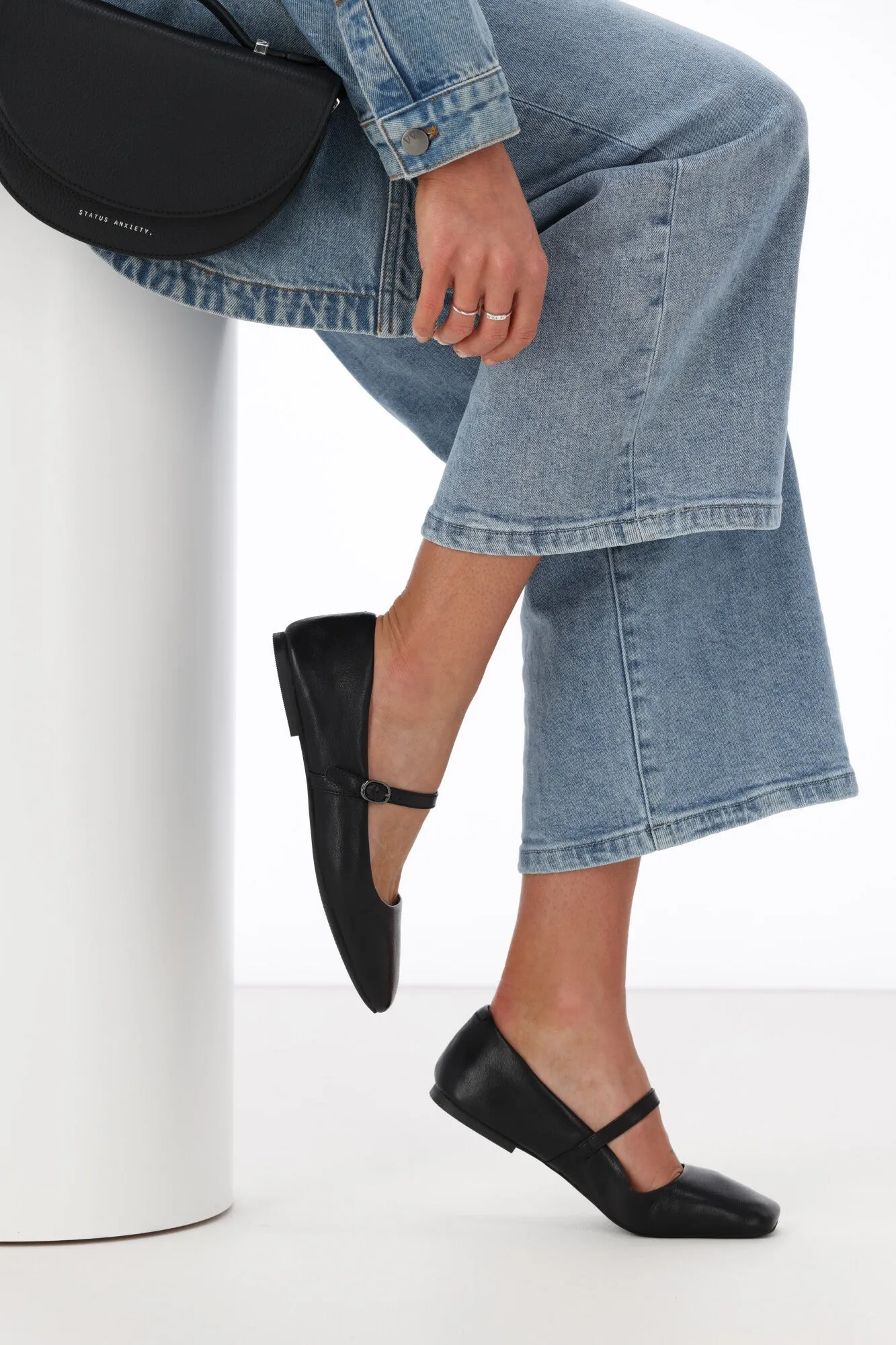 Mollini Tokena Black Leather Flats