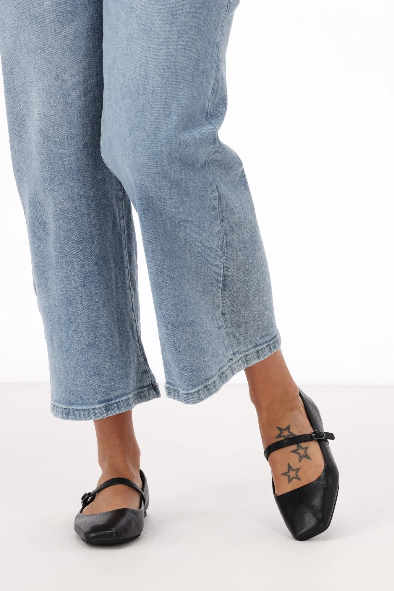 Mollini Tokena Black Leather Flats