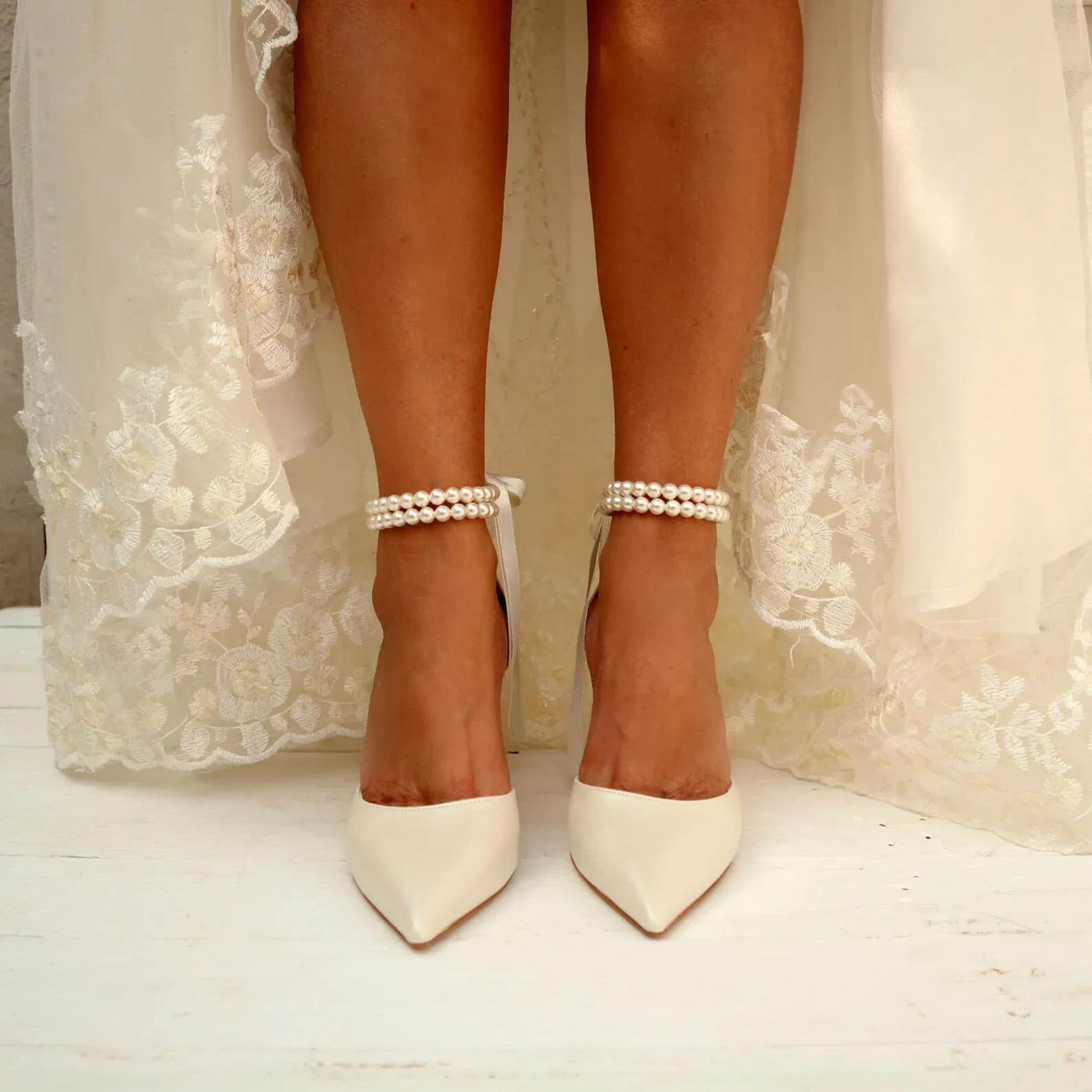 Pearl  white Satin Pointy  Block Heels 708400120081