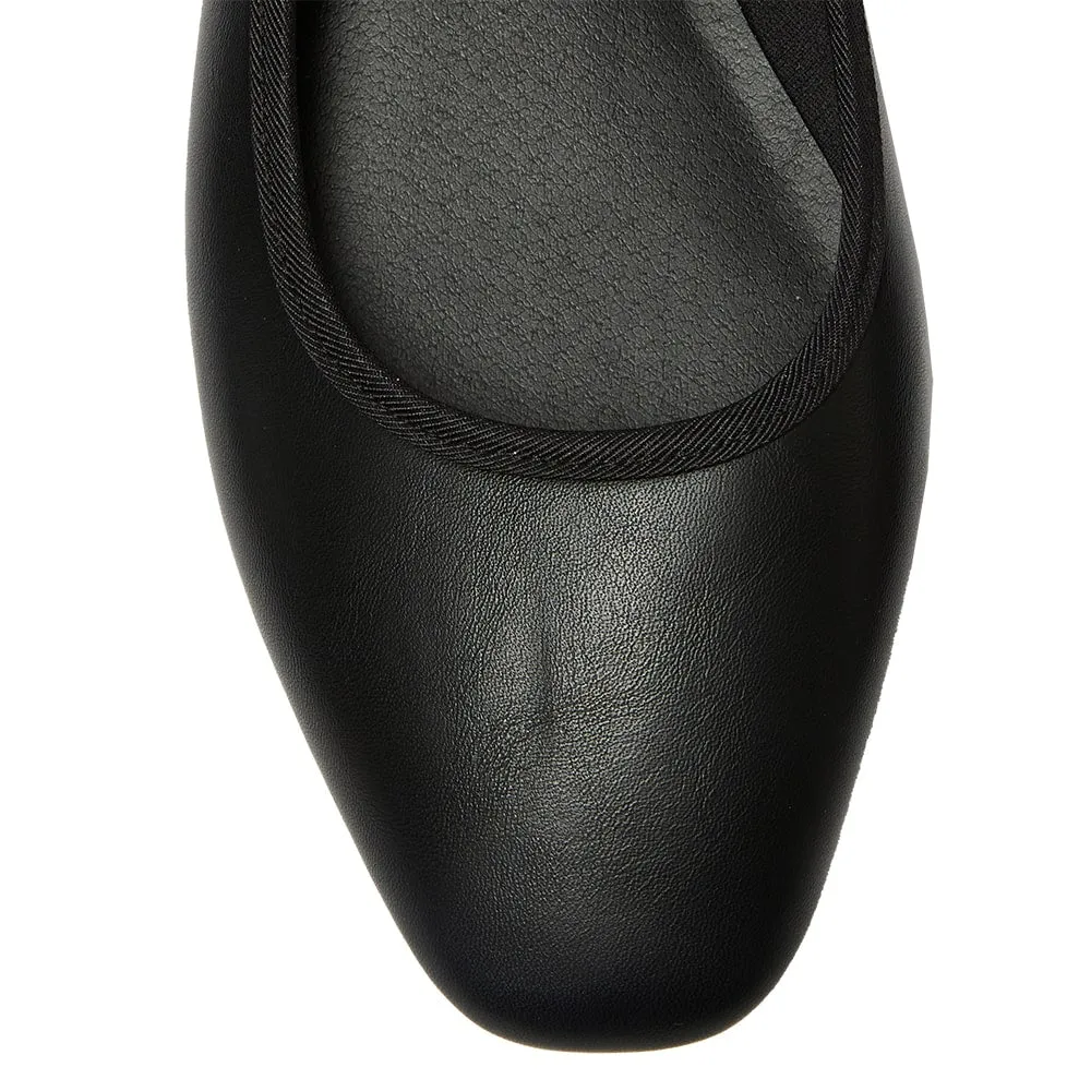 Romy Flat in Black Smooth