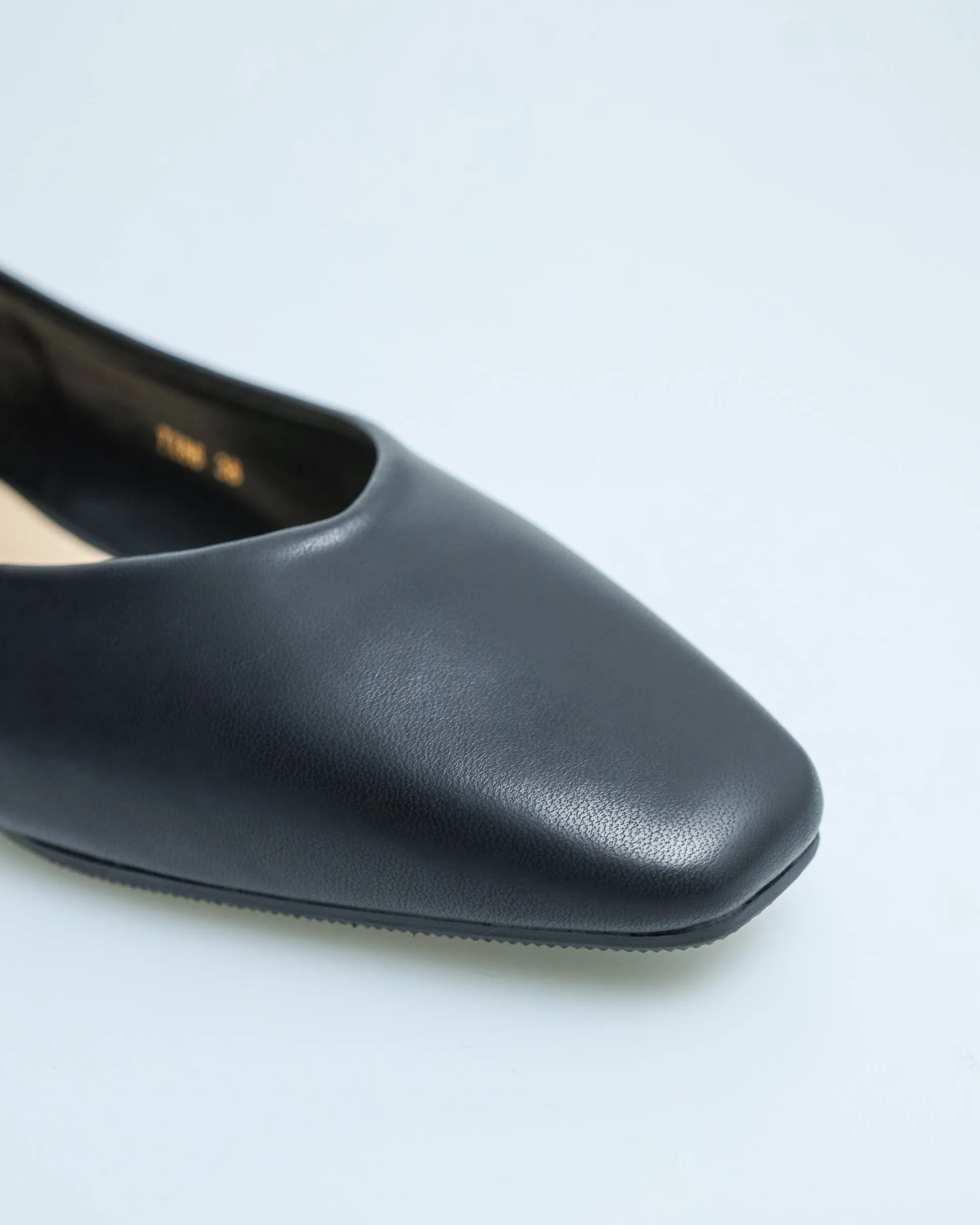 Tomaz YX86 Ladies Pointed Low Heels  (Black)