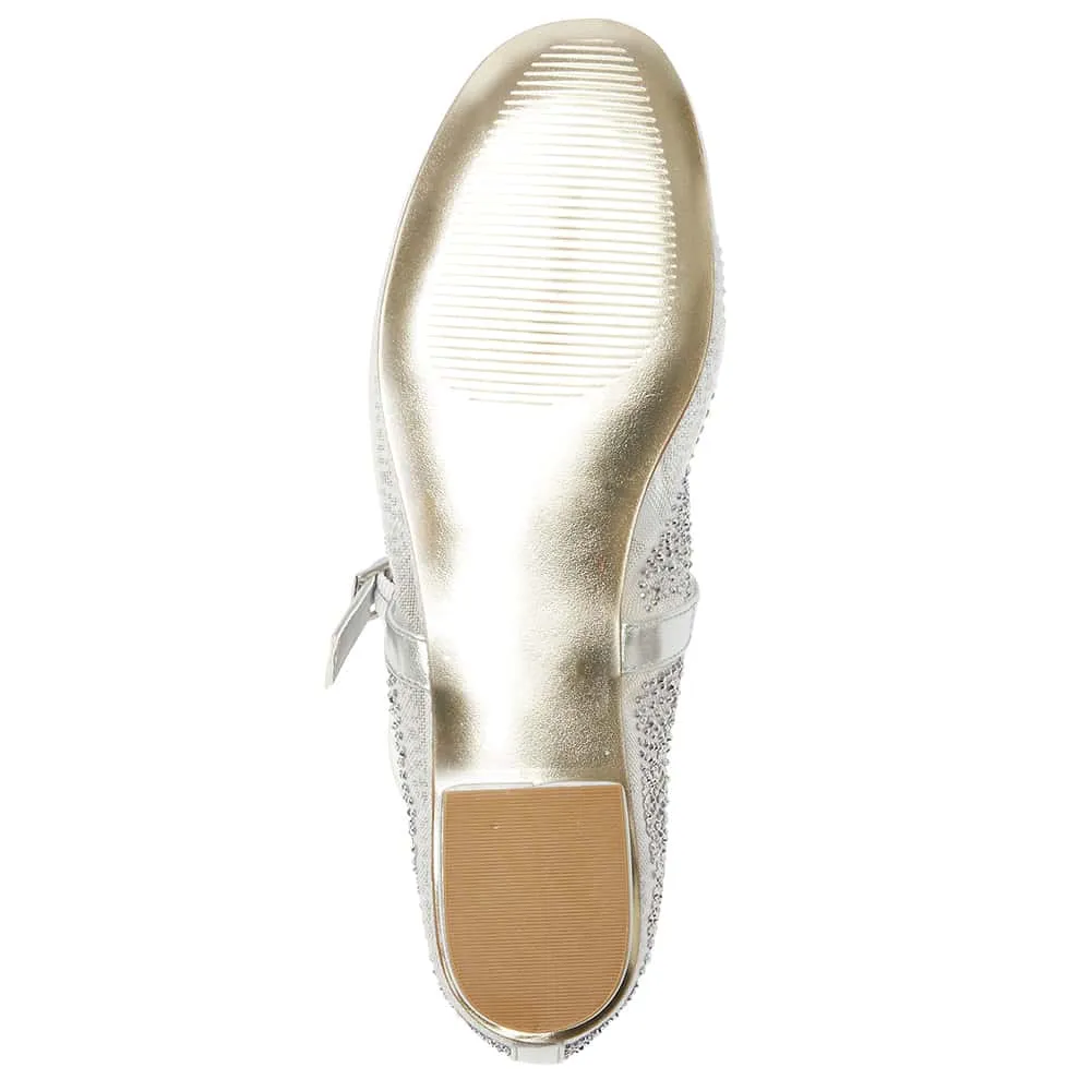 Topaz Flat in Silver Metallic