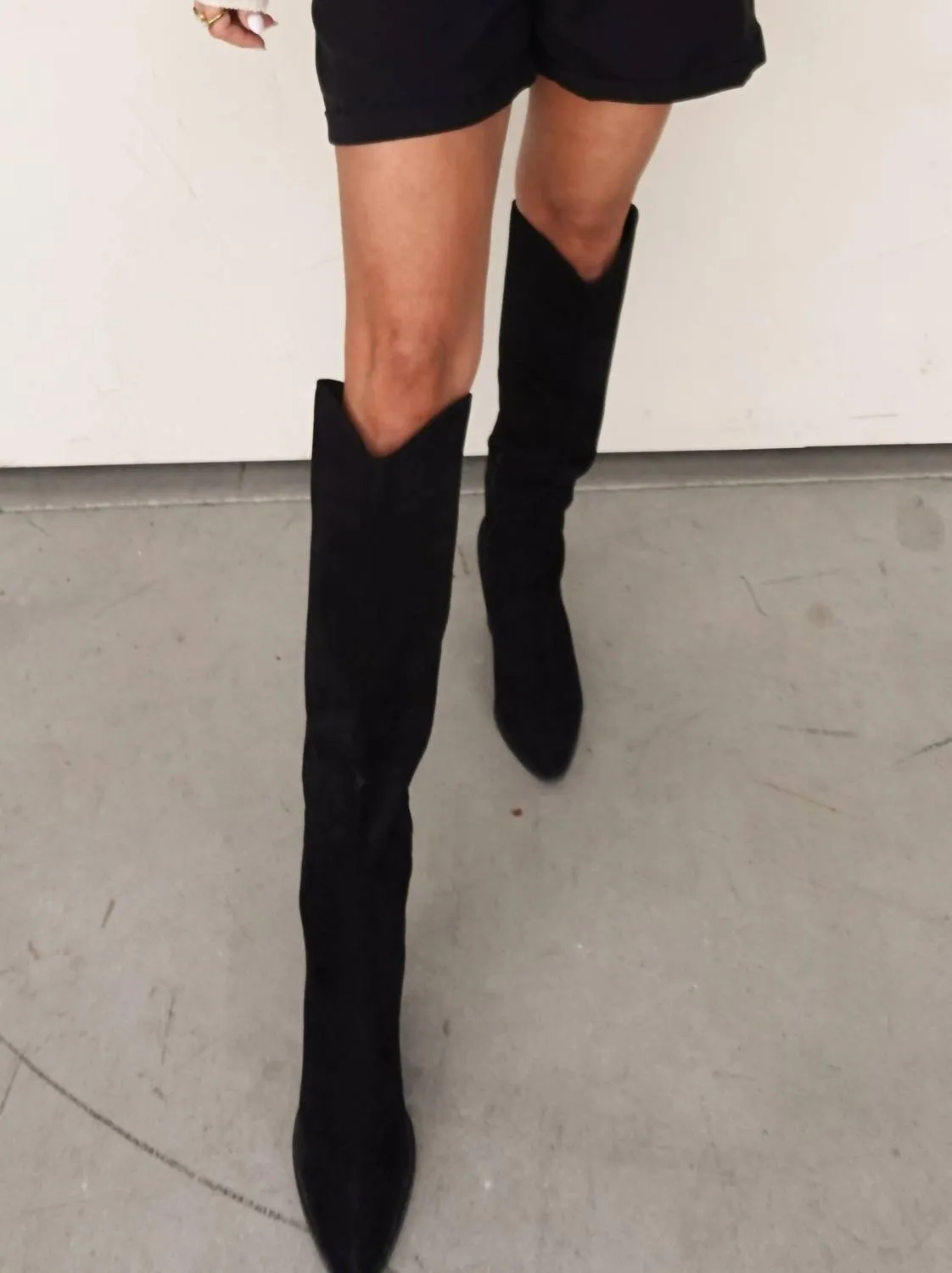 Women's Knee High Suede Boot In Black